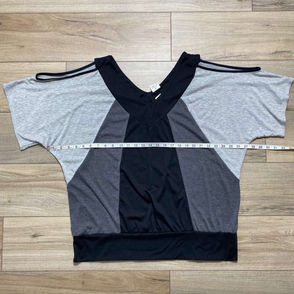 Dots Womens Cold Shoulder Dolman Sleeve Top Size 2X Black Gray‎ Made In USA - Picture 2 of 8